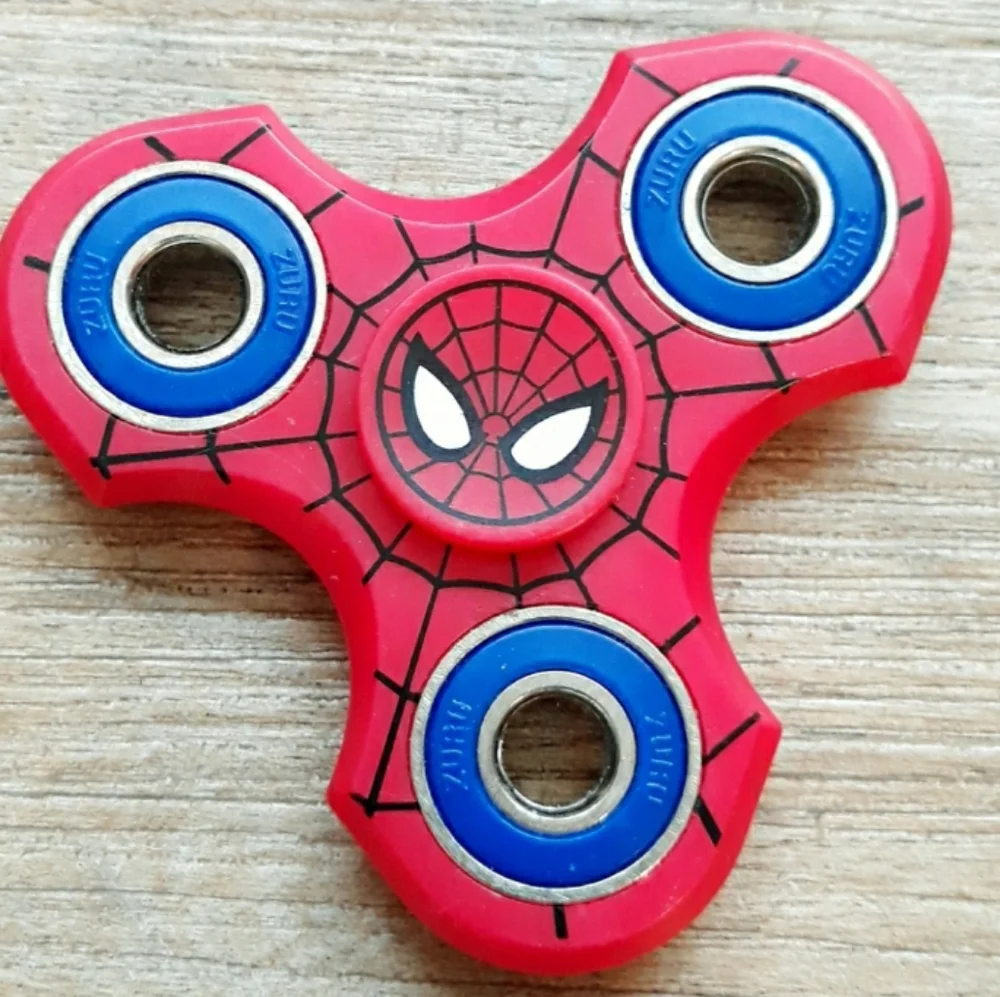 Marvel Ultimate Spider-Man Web Warrior Kids Sunglasses + Red Fidget Spinner
